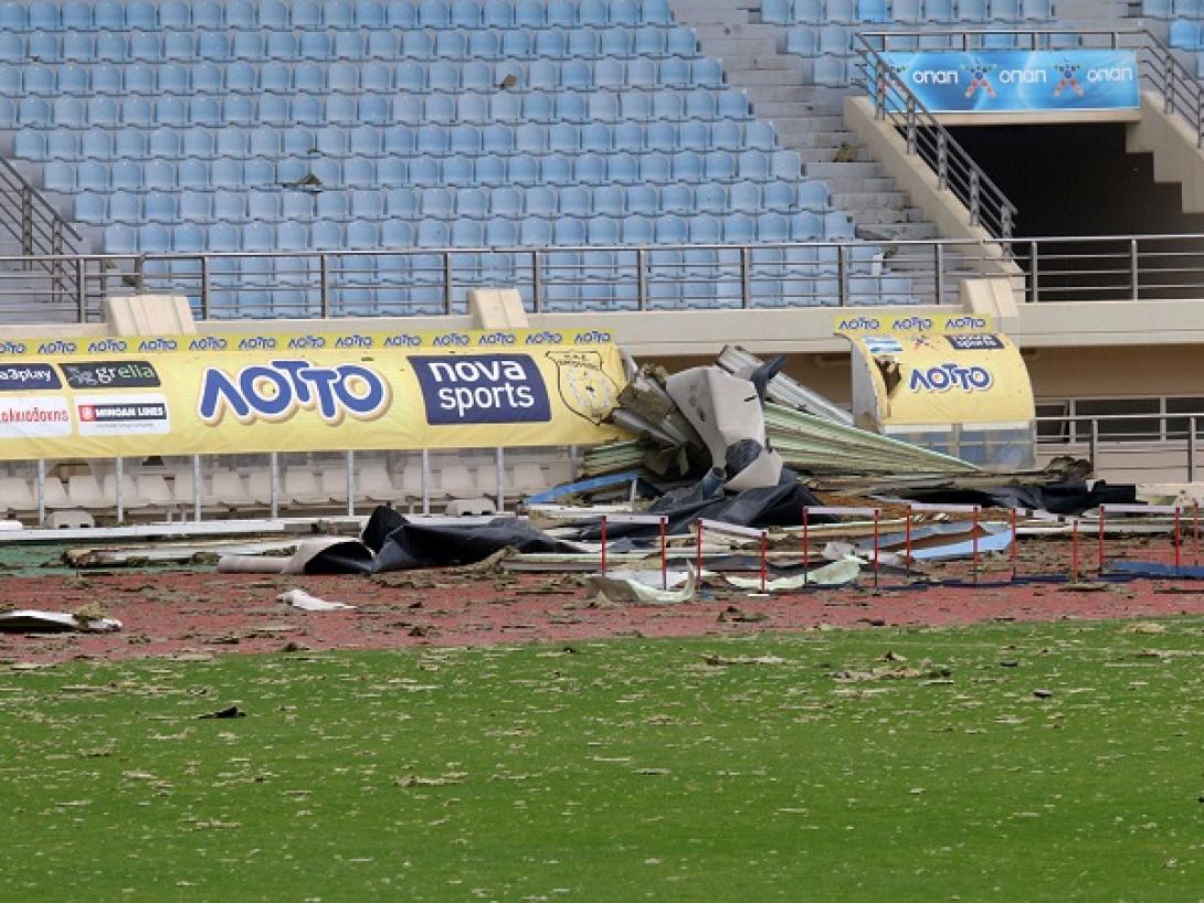 Λουκέτο στο Παγκρήτιο - Τμήματα του στεγάστρου έπεσαν στον αγωνιστικό χώρο!