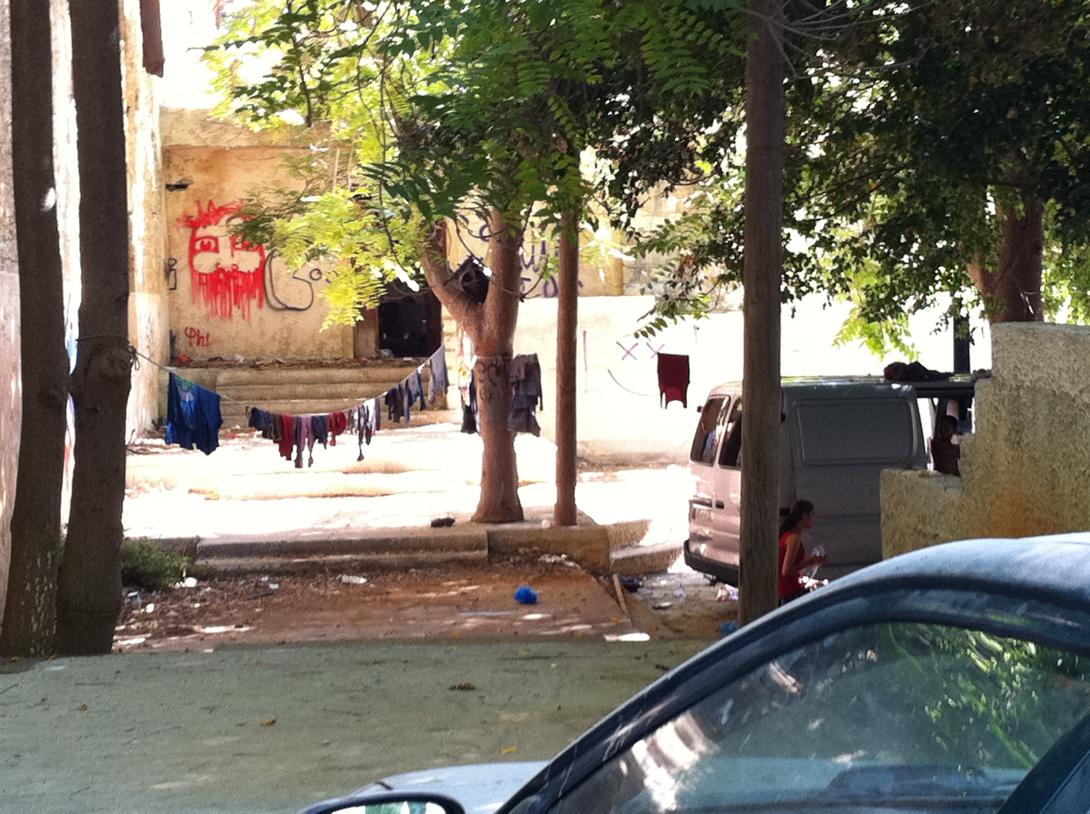 Το πάρκινγκ - καταυλισμός δίπλα στην Πύλη του Αγίου Γεωργίου (φωτογραφίες)