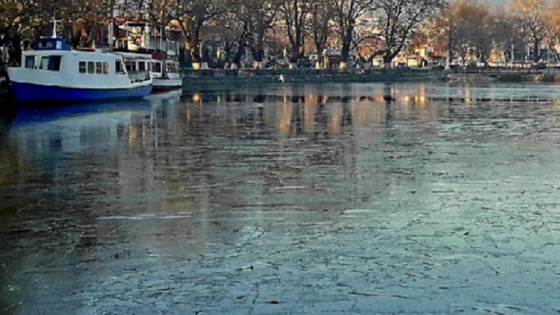 Η παγωμένη λίμνη Ιωαννίνων
