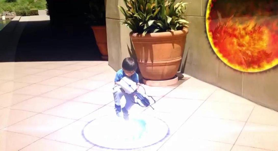 Έκανε το παιδί του σούπερ ήρωα (βίντεο)