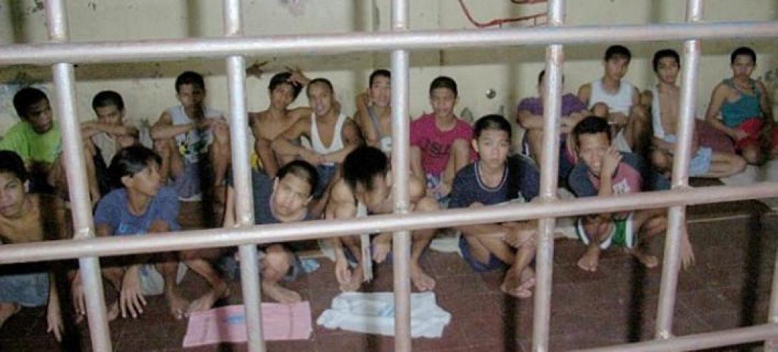 Φιλιππίνες: Φυλάκισαν παιδιά του δρόμου σε κελιά για να μην τα δει ο Πάπας! (φωτογραφίες)