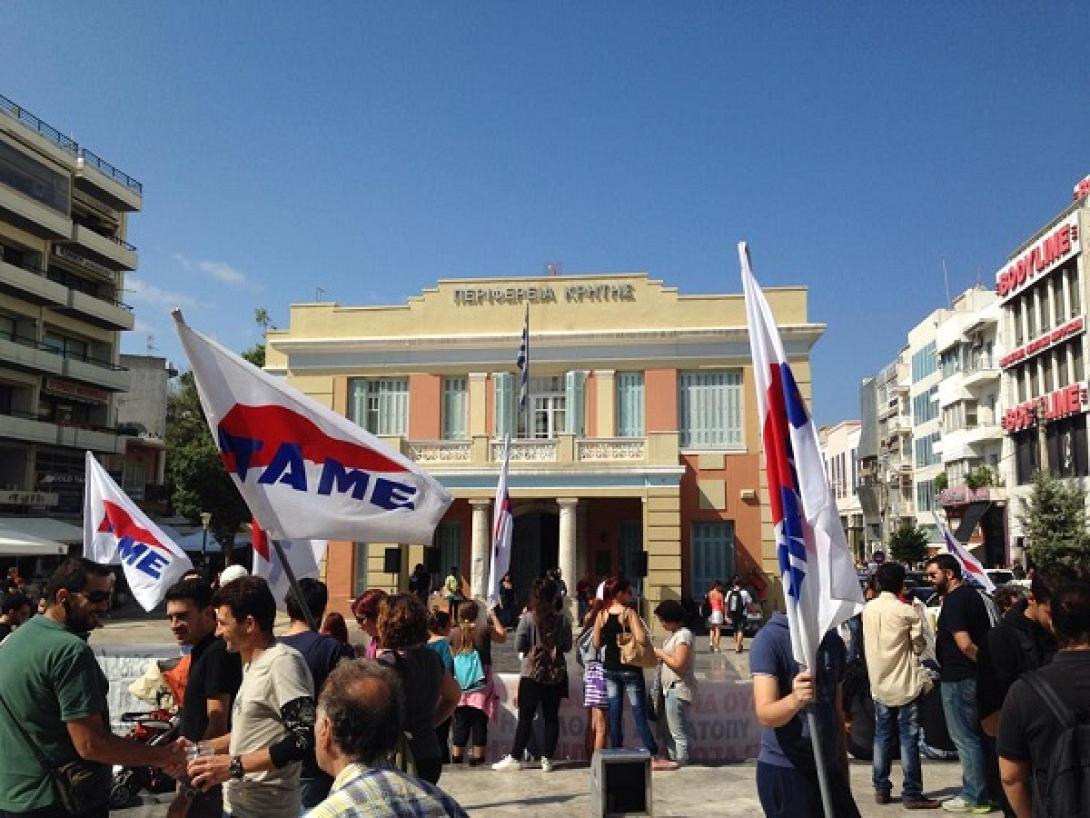 "Δεν θα ζήσουμε με ψίχουλα" - Συλλαλητήριο στην Πλατεία Ελευθερίας (φωτορεπορτάζ)