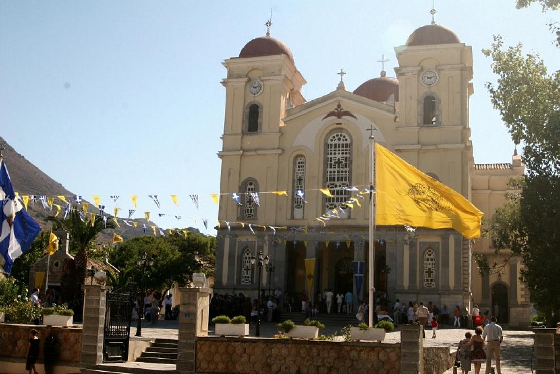 Στην αγκαλιά της Μεγάλης Παναγίας στη Νεάπολη Λασιθίου