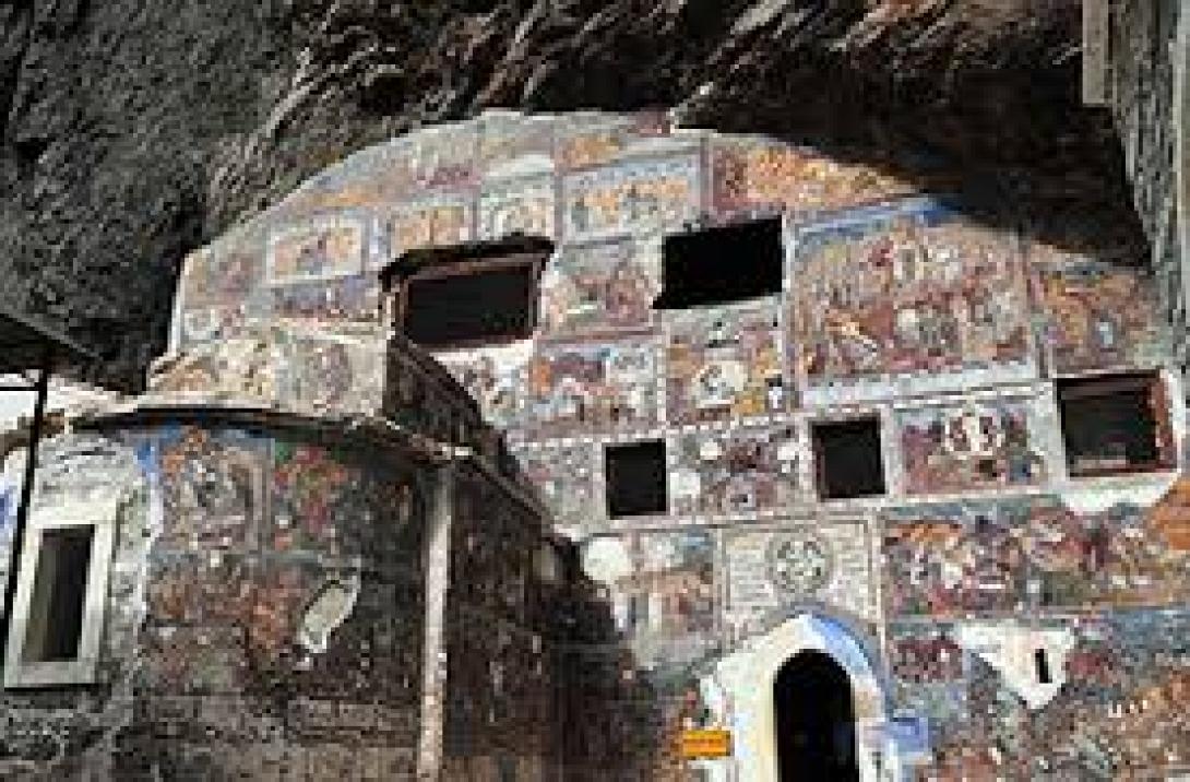 Θεία λειτουργία στην ιστορική Μονή Σουμελά προεξάρχοντος του Οικουμενικού Πατριάρχη 