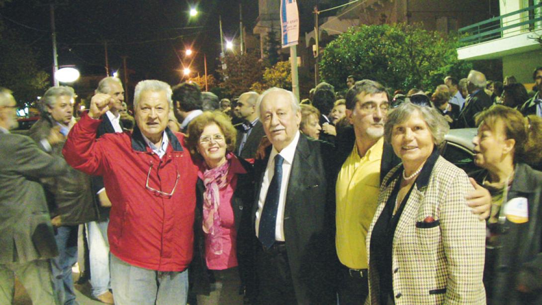  “Ναι” σε ιστορικό συμβιβασμό Αριστεράς – Δεξιάς λένε 6 στους 10 Έλληνες