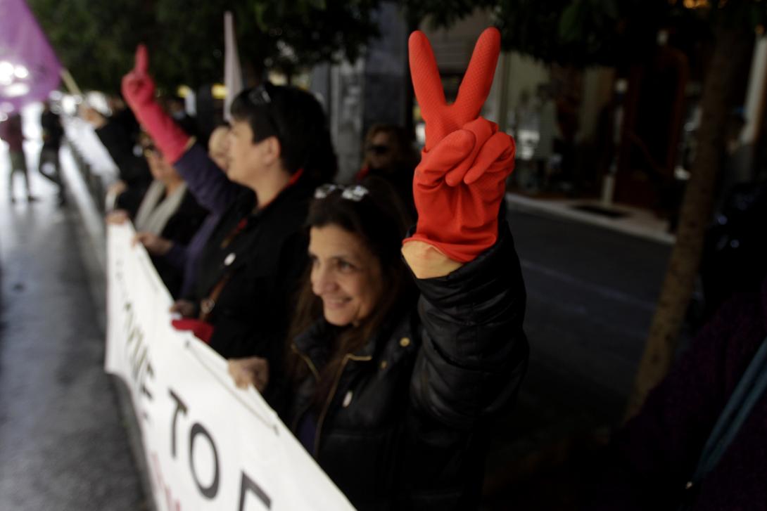 Βαρουφάκης σε καθαρίστριες: Θα είστε οι πρώτες που θα προσληφθούν με το νομοσχέδιο Κατρούγκαλου