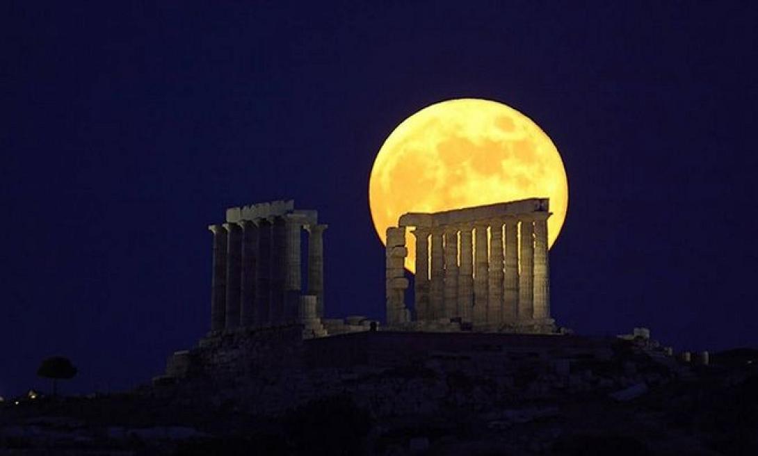 Αυγουστιάτικο φεγγάρι χωρίς την αίγλη των αρχαιολογικών χώρων;
