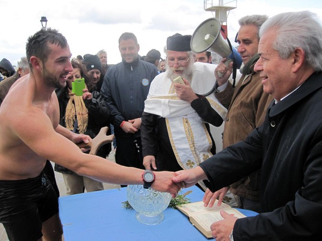 Λιμανάκι Παντάνασσας: Δώρο ένα αγιοκωνσταντινάτο στον τυχερό βουτηχτή 