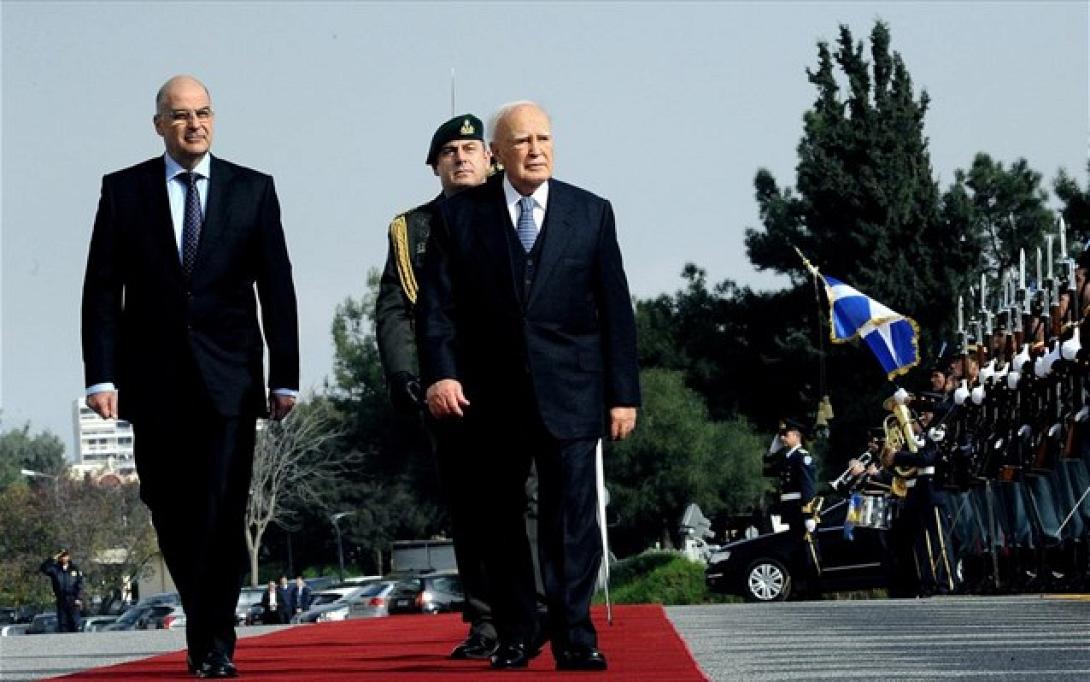 Στο υπουργείο Εθνικής Άμυνας ο Κάρολος Παπούλιας