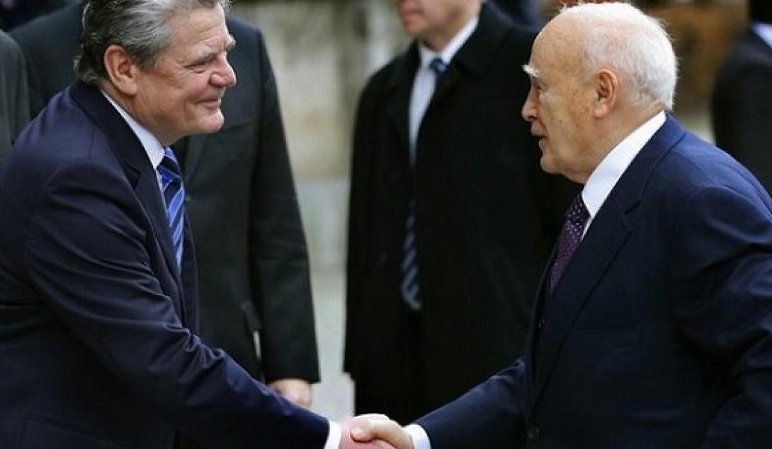 Παπούλιας προς Γκάουκ: Δεν παραιτήθηκε η Ελλάδα από τις γερμανικές αποζημιώσεις