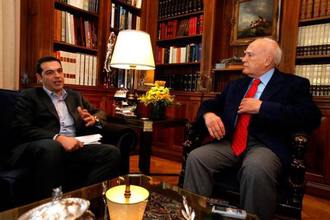 Ο Αλ. Τσίπρας πήρε εντολή σχηματισμού κυβέρνησης από τον Κάρολο Παπούλια