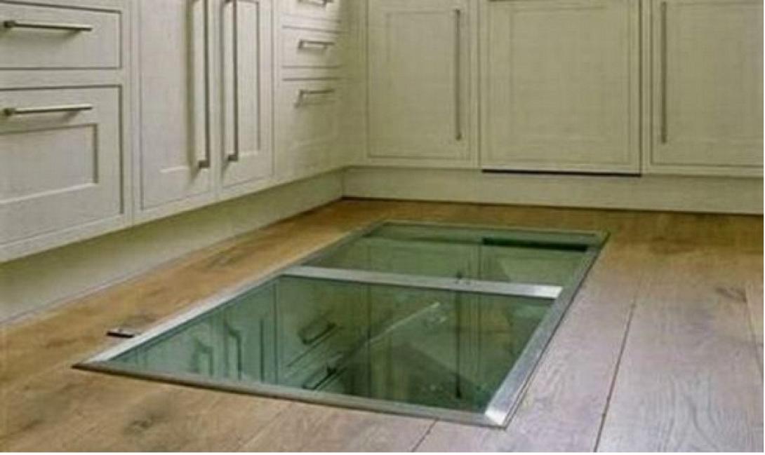 Τι "κρύβεται" κάτω από το γυάλινο παράθυρο στο πάτωμα; 