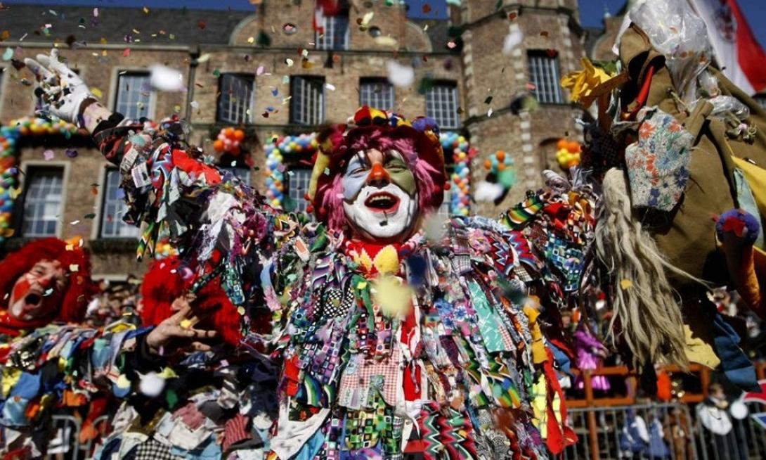 Η μεγάλη παρέλαση των καρναβαλικών ομάδων στο Ηράκλειο