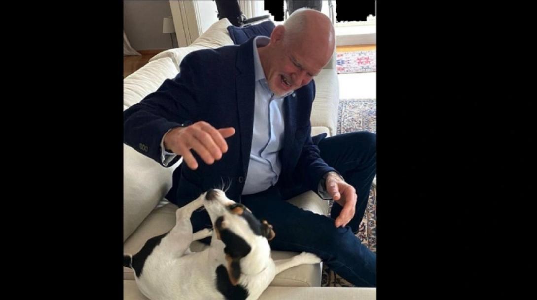 Ο Παπανδρεου με το σκυλο του