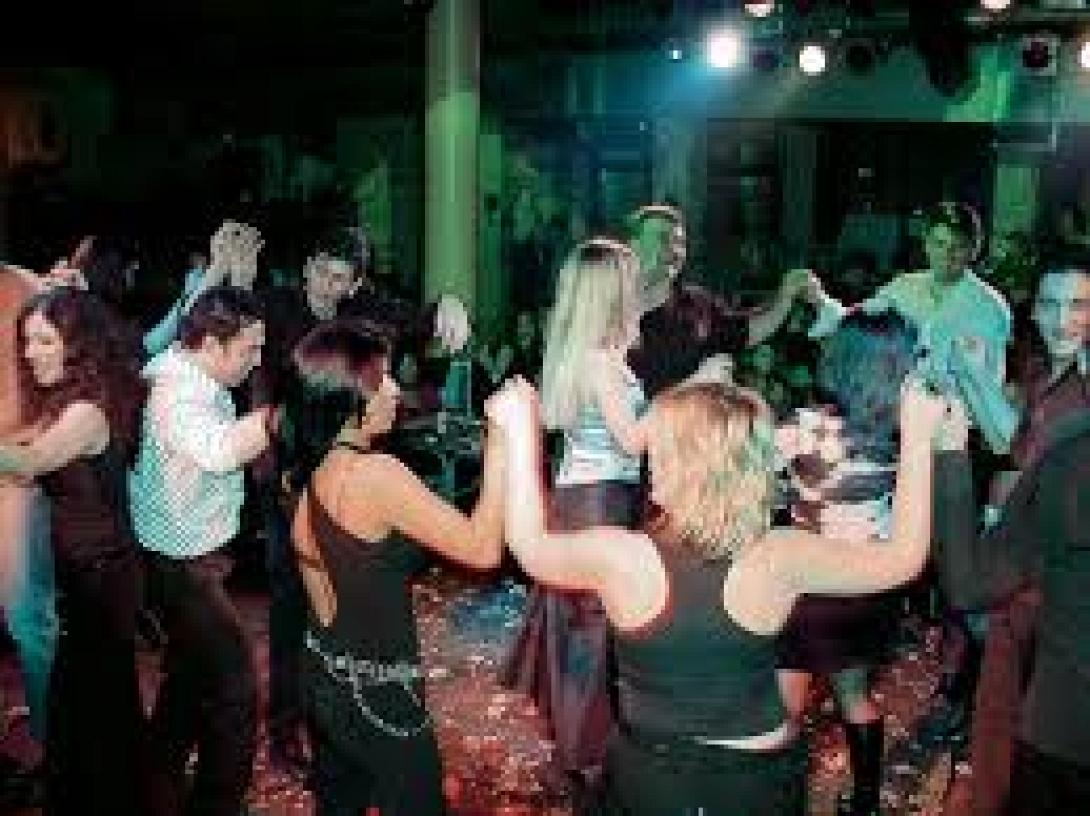 Αστυνομικός το πρωί, διοργανωτής πάρτι το βράδυ!