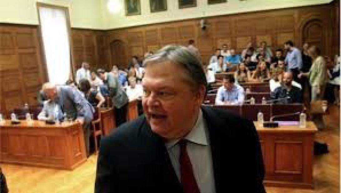 Πίεση από το ΠΑΣΟΚ σε Στουρνάρα -Θεοχάρη για τα φορολογικά αγροτών και μη 