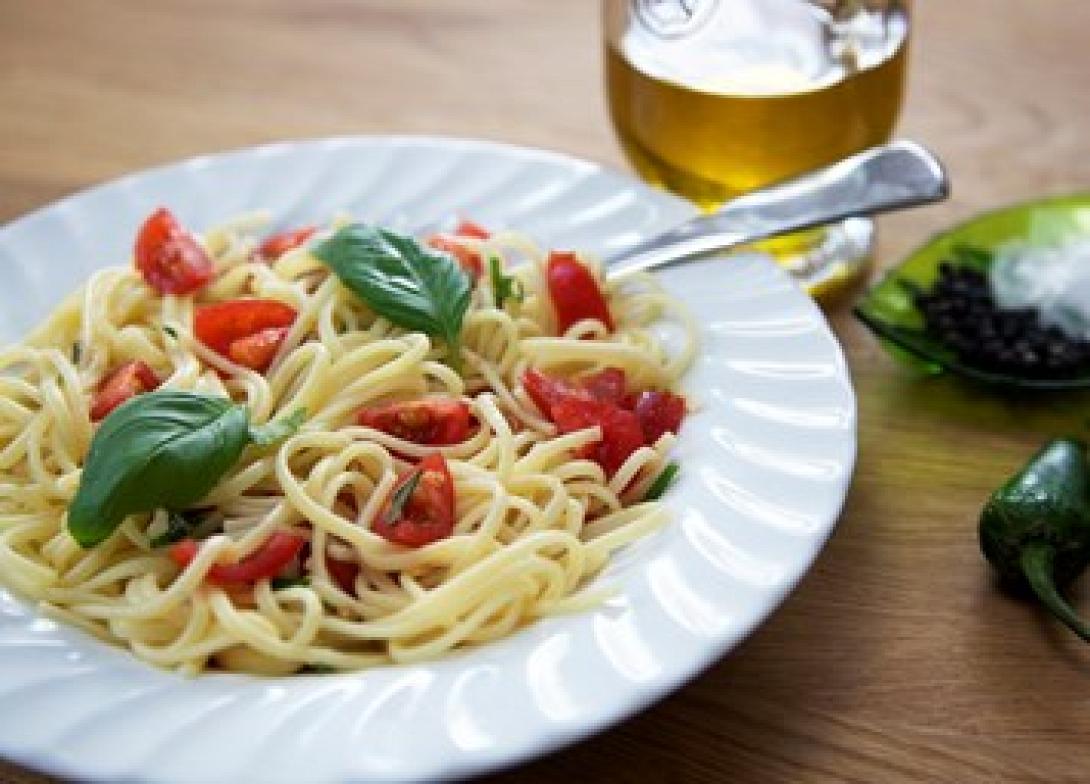 Λιγκουίνι με άρωμα φρέσκου βασιλικού και φασκόμηλου