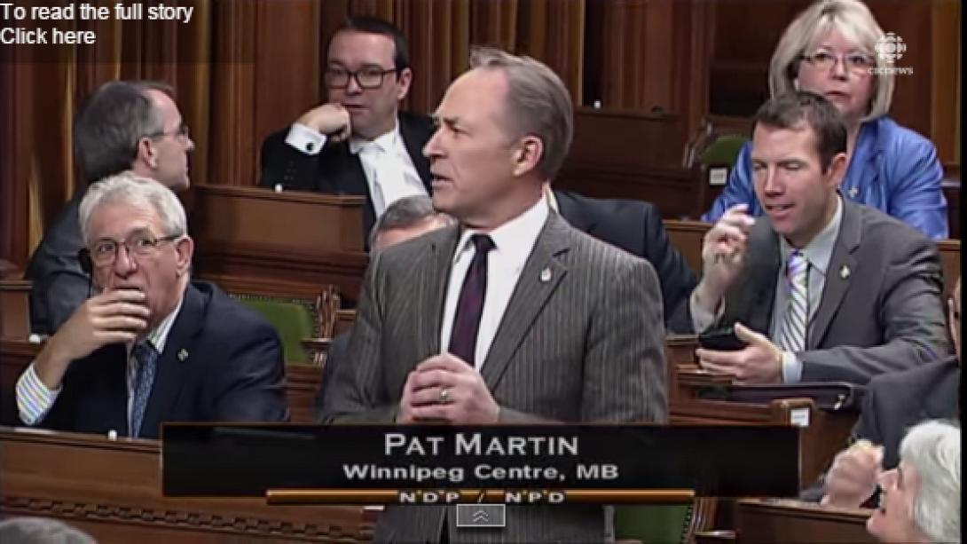 Υπουργός έφυγε από τη Βουλή... γιατί τον στένευε το εσώρουχό του! (βίντεο)