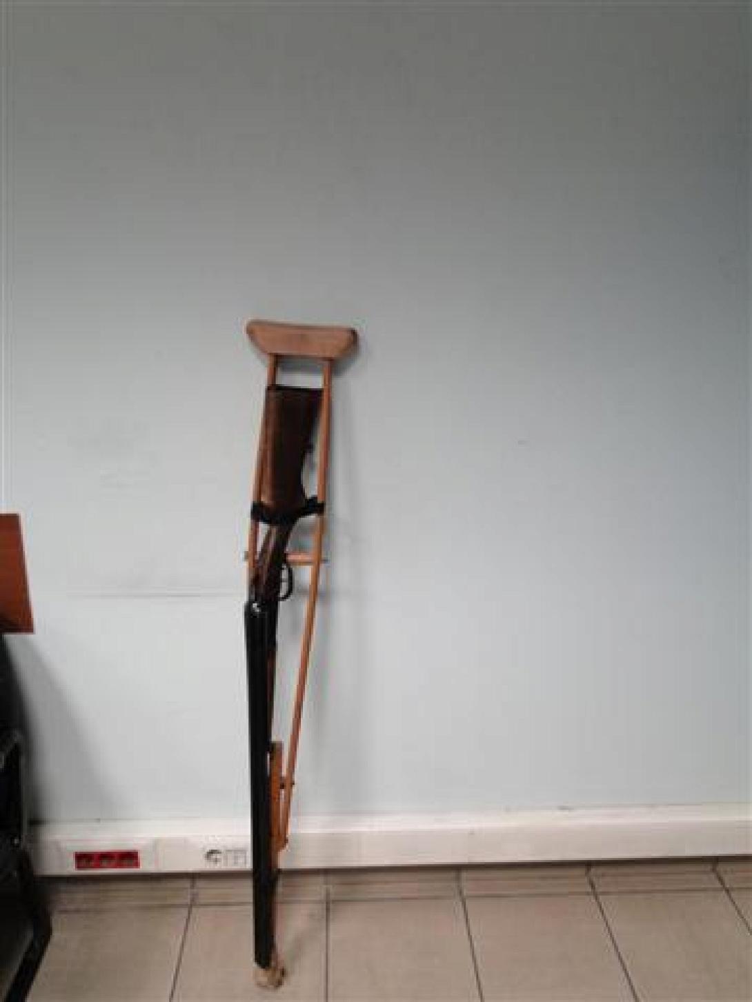 Ληστής με καραμπίνα προσαρμοσμένη σε... πατερίτσα!