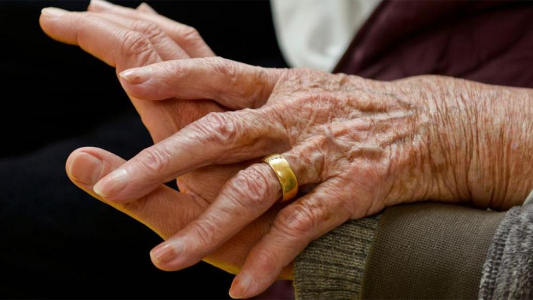 ηλικιωμένο ζευγάρι .jpg