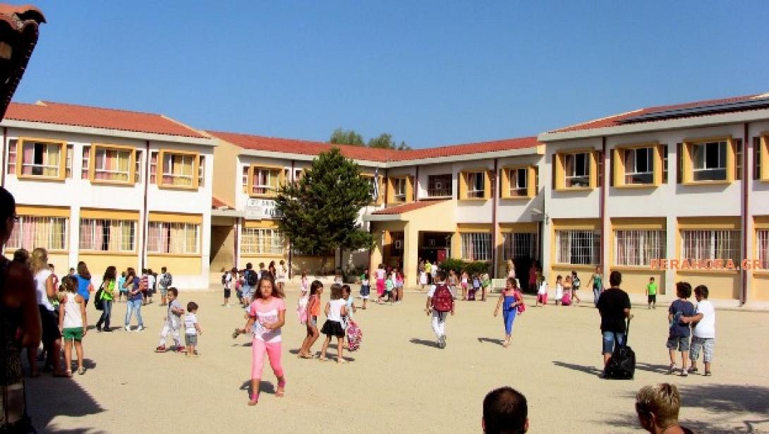 300 ευρώ ενίσχυση σε γονείς με χαμηλά εισοδήματα και παιδιά στο δημοτικό