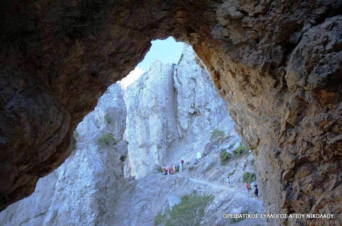 πετρινη αψιδα σαμαρια.jpg