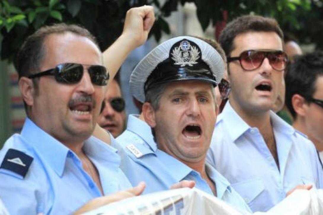 Αύξηση €200 το μήνα και αναδρομικά €3.500 θα πάρουν οι ένστολοι