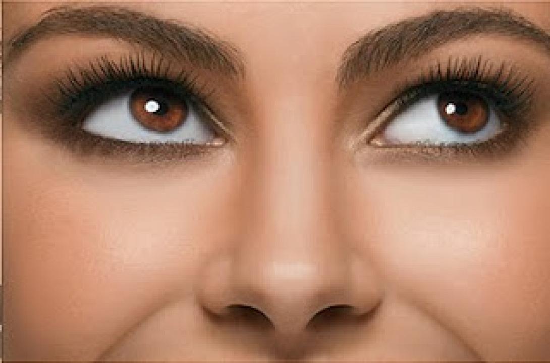 Καστορέλαιο για πυκνές βλεφαρίδες και φρύδια