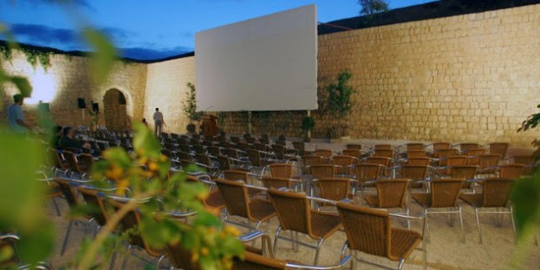 "Ο γάτος που έμαθε σε έναν γλάρο να πετάει" απόψε στην Πύλη Βηθλεέμ