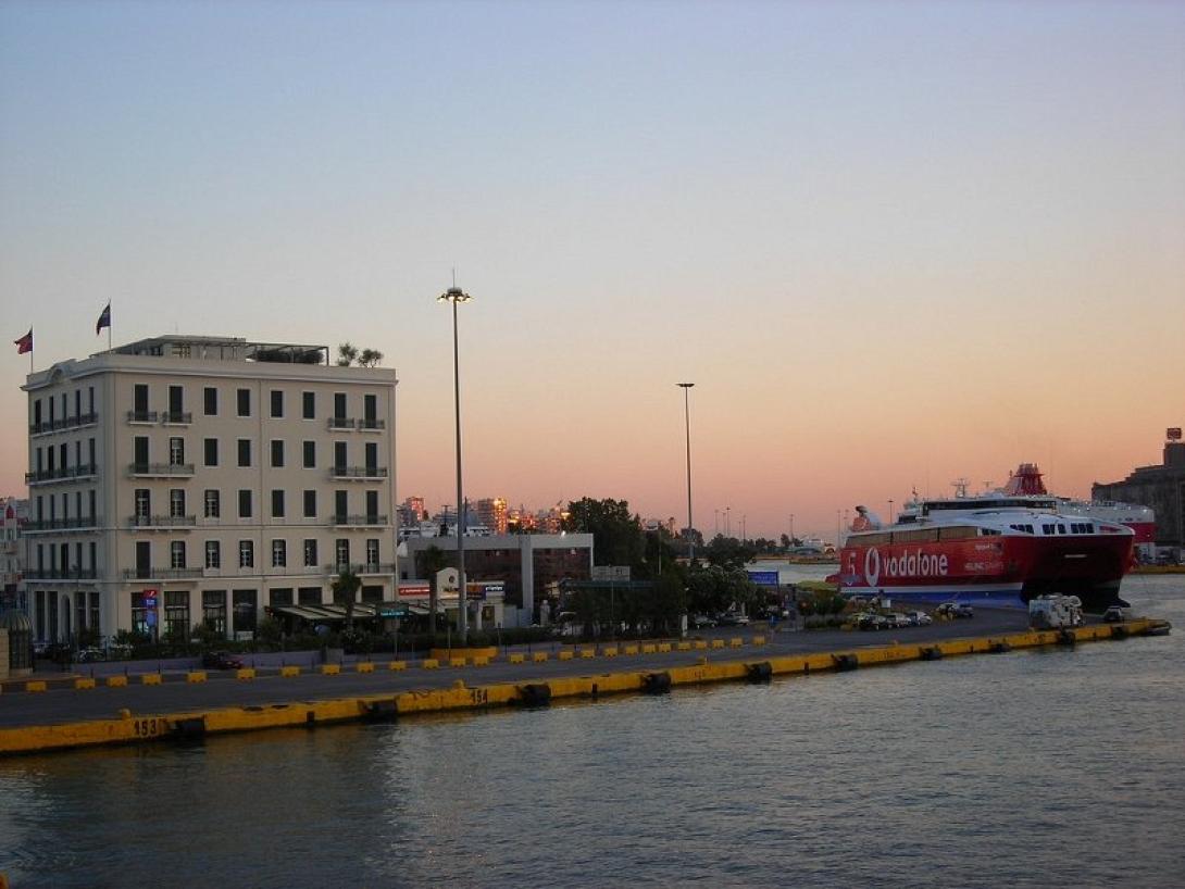 "Καθαρό" είναι το καλάσνικοφ που βρήκαν στο λιμάνι του Πειραιά