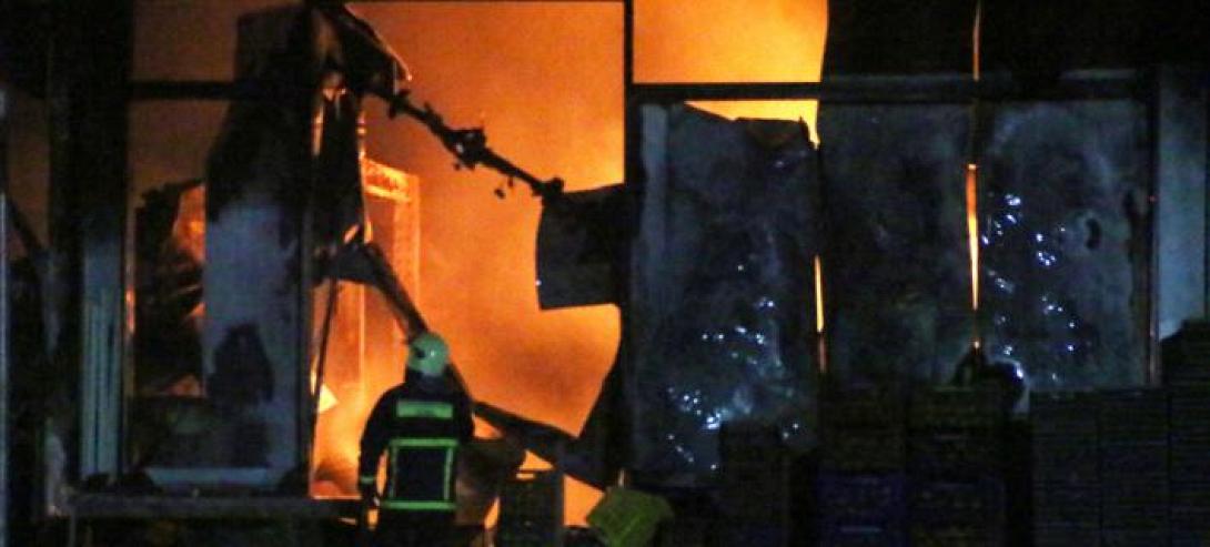 Πυρκαγιά σε αποθήκη με καυσόξυλα στην Ιεράπετρα