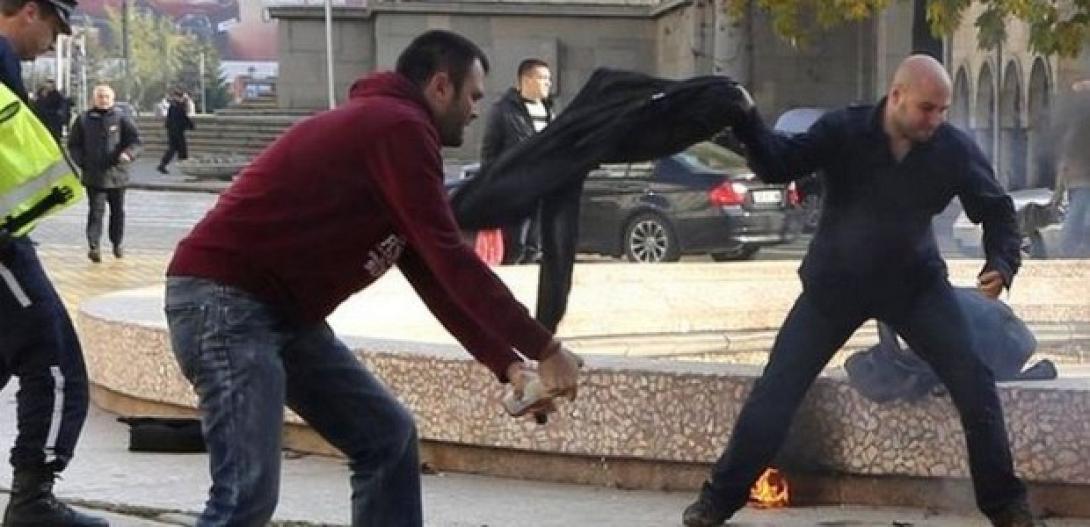 Πυρπολήθηκε έξω από ναό στη Βουλγαρία