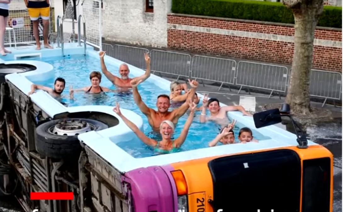 πισίνα λεωφορείο