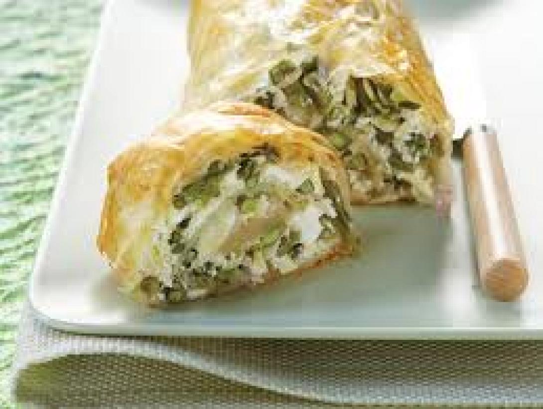 Κρεμμυδόπιτα ρολό με κοπανιστή, άνηθο και δυόσμο