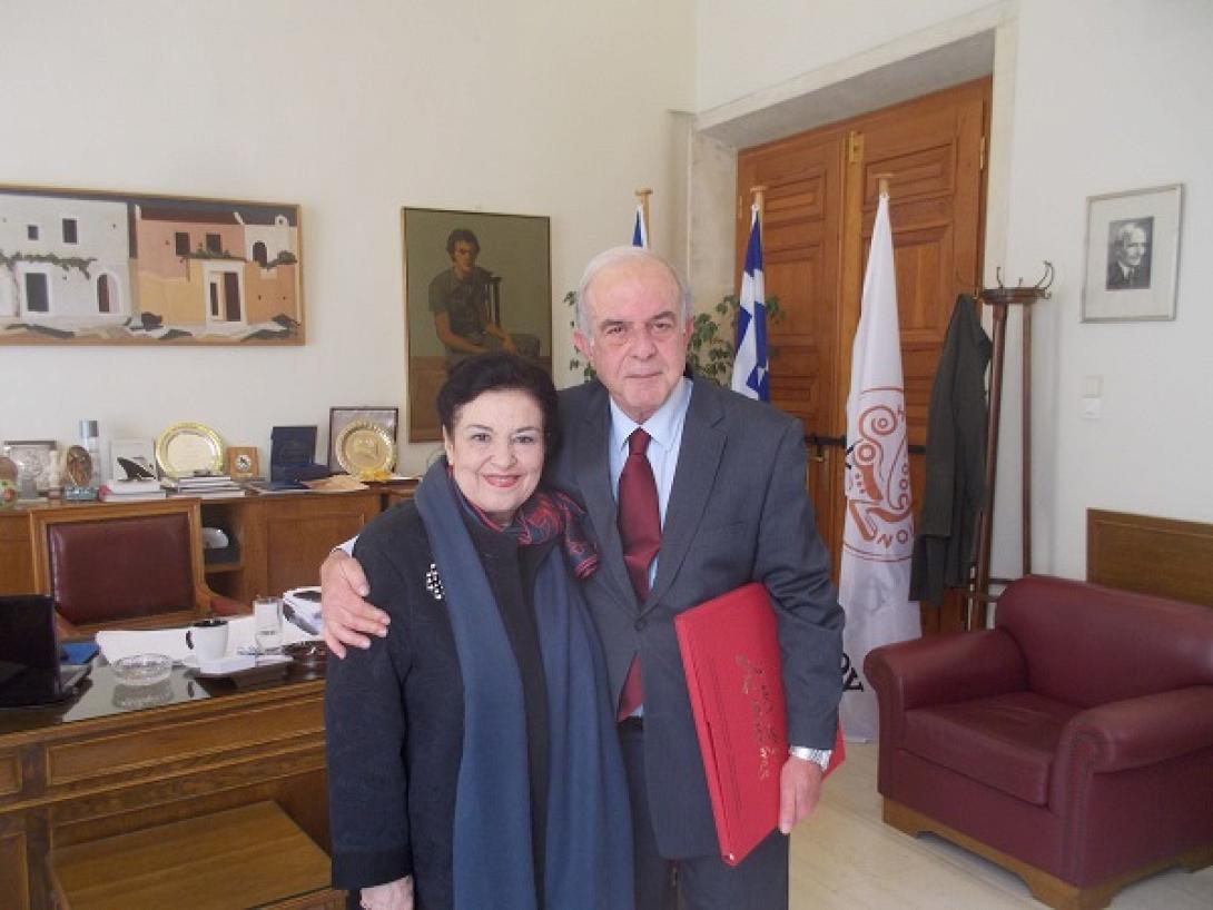 Πλακα Λαμπρινος