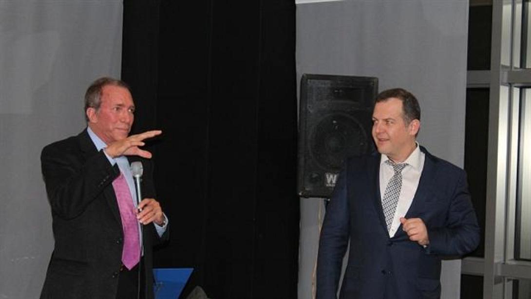 Συνεργασία στην Ελλάδα αρχίζει διάσημος Αμερικανός πλαστικός χειρουργός