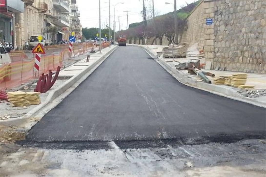 Ασφαλτόστρωση υπό βροχή στη Λεωφ. Πλαστήρα του Ηρακλείου!