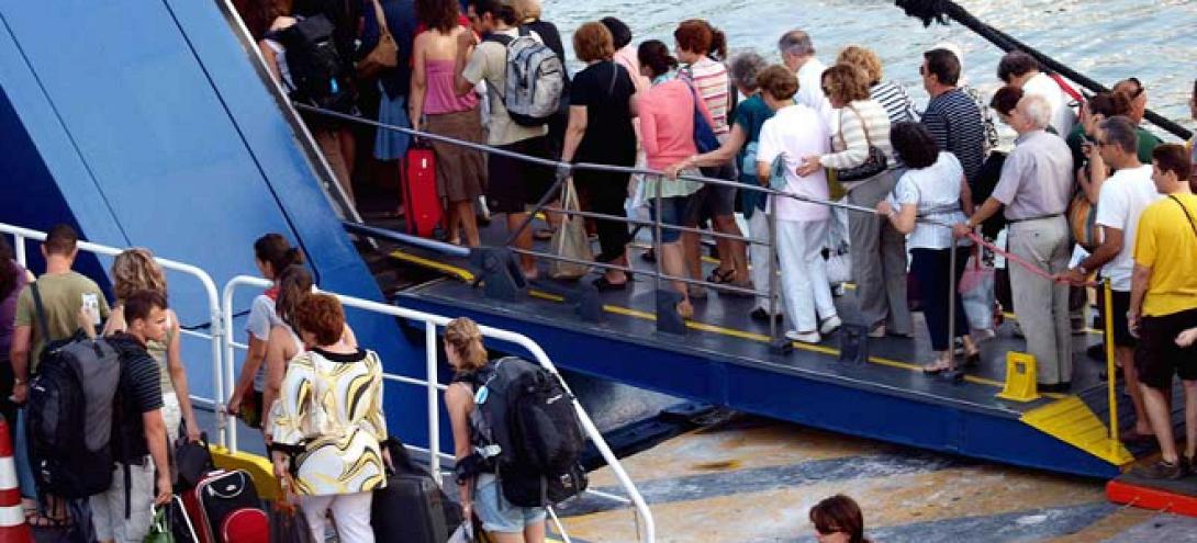 Μ’ αεροπλάνα και βαπόρια .. οι εκδρομείς του Πάσχα στην Κρήτη