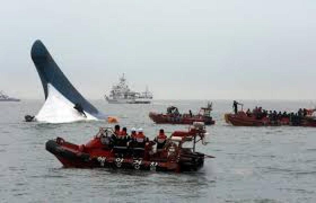 Παραιτήθηκε ο πρωθυπουργός της Νοτίου Κορέας αναλαμβάνοντας την πολιτική ευθύνη για την τραγωδία με τη βύθιση του πλοίου