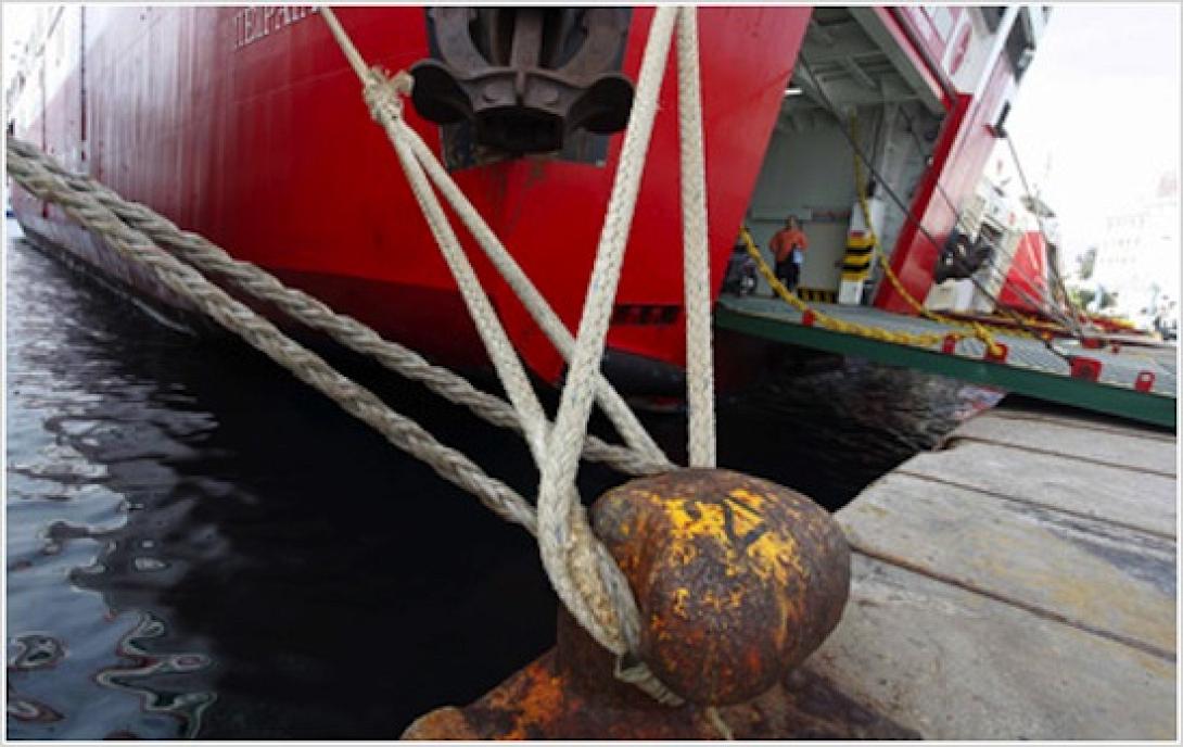 Δεμένα τα πλοία στα λιμάνια - Απεργούν οι ναυτικοί