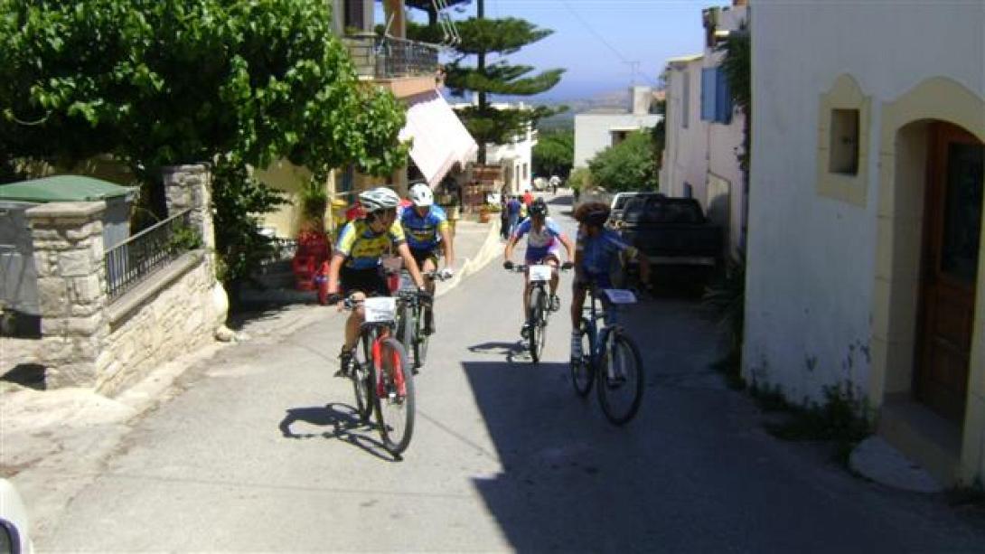Εκατό άτομα έλαβαν μέρος στον ποδηλατικό αγώνα στις Μαργαρίτες