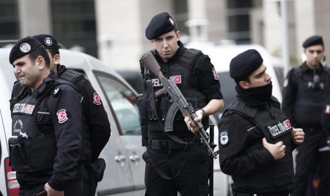 police-turkey-01-735x437.jpg