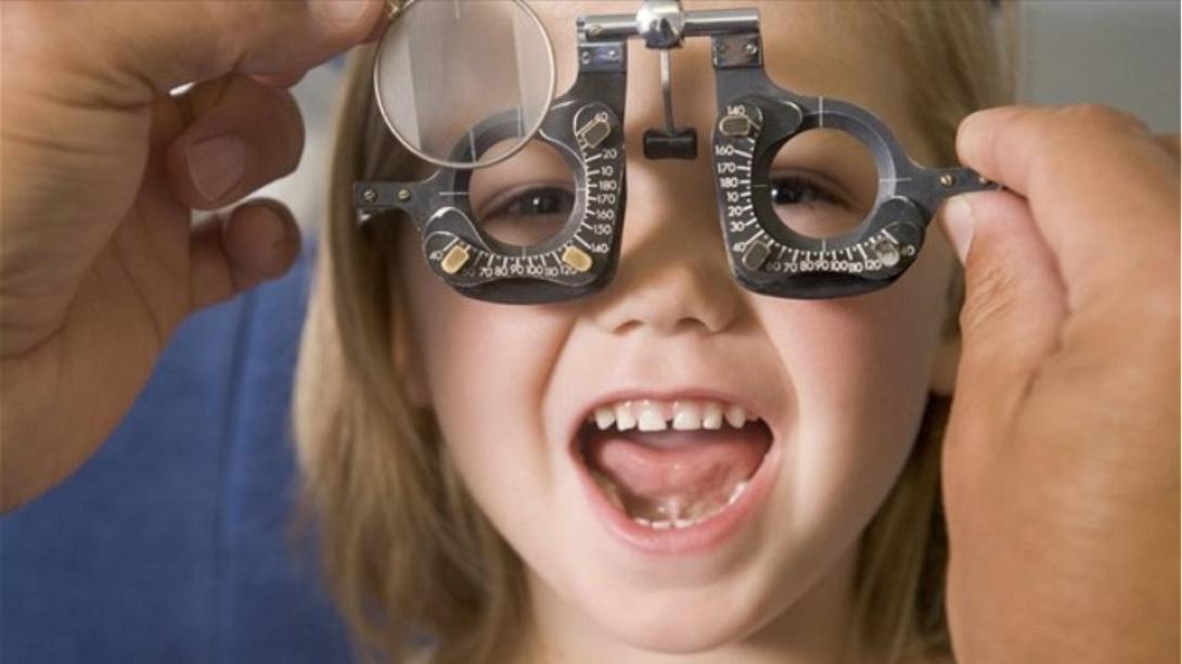 Πολυεστιακοί φακοί σε παιδί