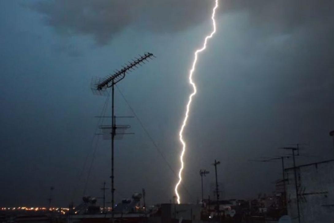 κεραυνός πολυκατοικία