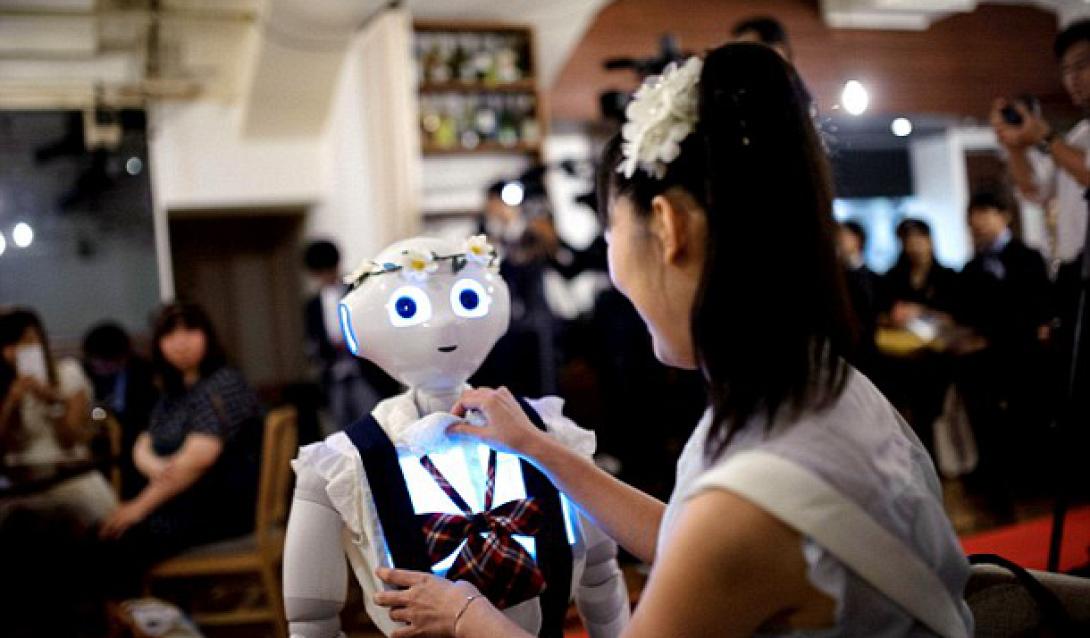 premier-mariage-robots-japon-3_1.jpg