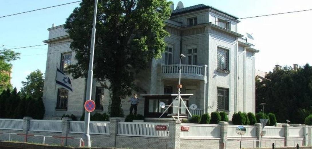 "Γάζωσαν" με καλάσνικοφ την πρεσβεία του Ισραήλ (φωτογραφίες)