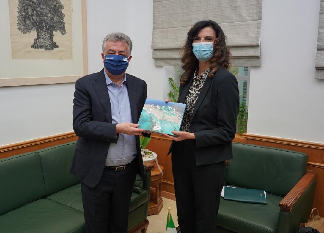 Στην Περιφέρεια η Ιταλίδα Πρέσβης