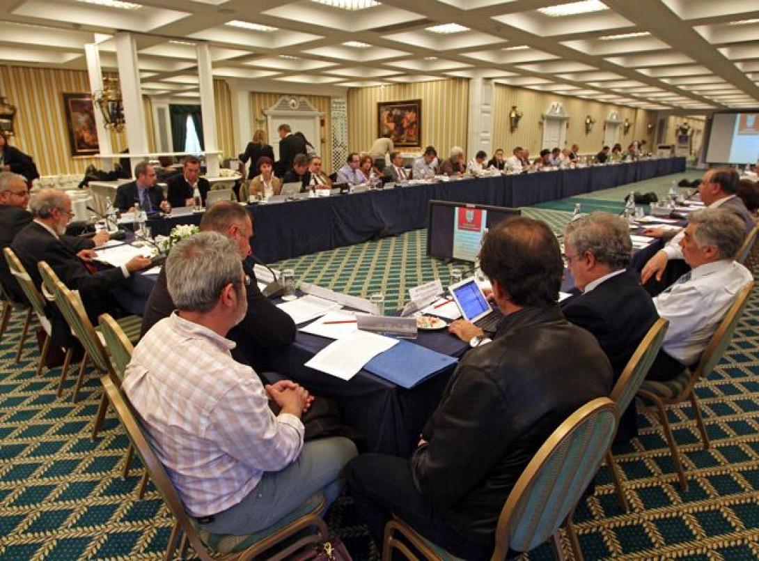 Σε μεζεδοπωλείο .. ολοκληρώθηκε η Σύνοδος των Πρυτάνεων 