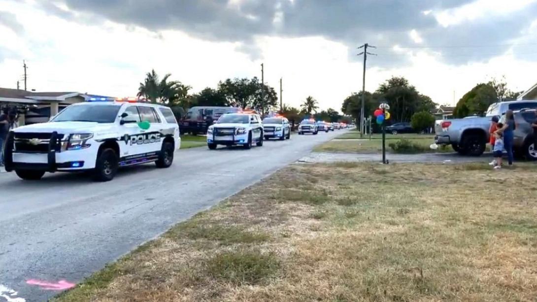 παρέλαση αυτοκινήτων αστυνομίας