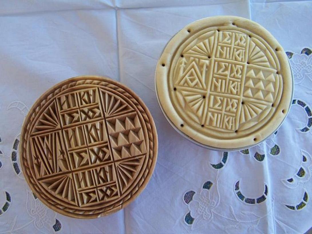 Αγγελία : ευσεβής κυρία ζυμώνει πρόσφορα